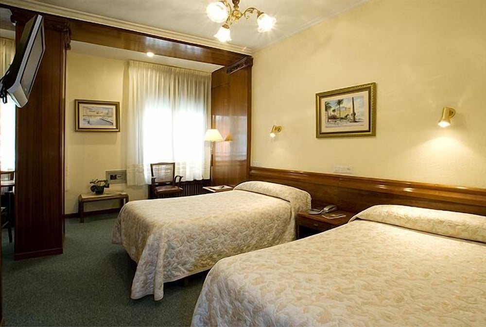 Standard Double Room photo 3
