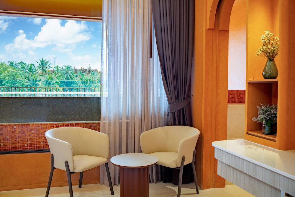 Deluxe Pool Suite Garden View
