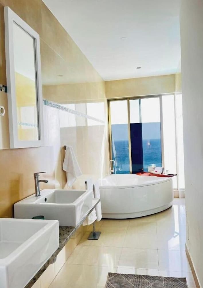 Deluxe Room, Sea View photo 2