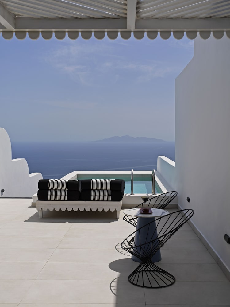 Honeymoon Suite with Sea View and Heated Pool - Photo 19