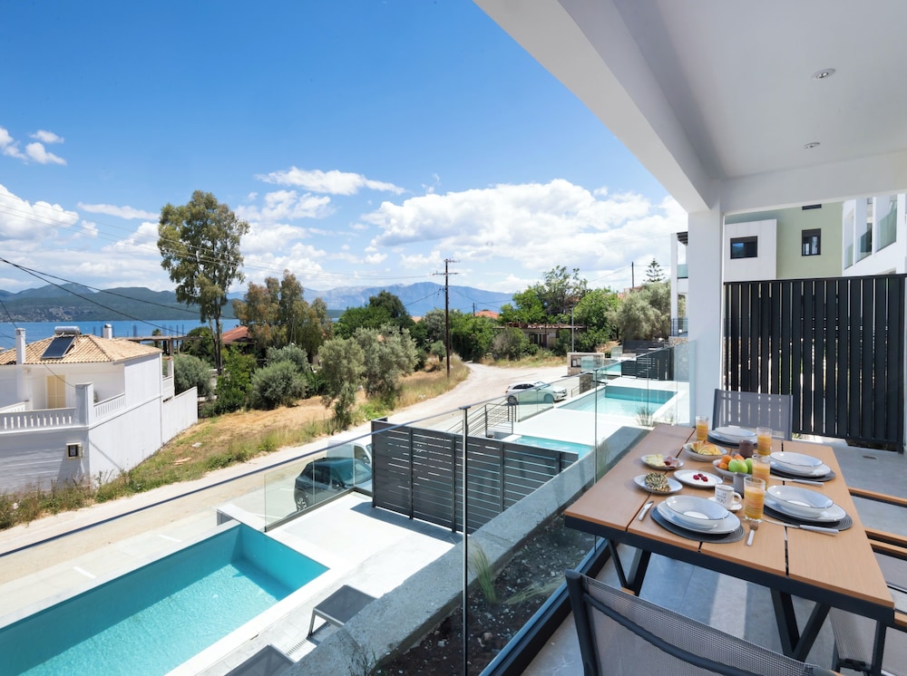 Family Apartment, Sea View, Poolside