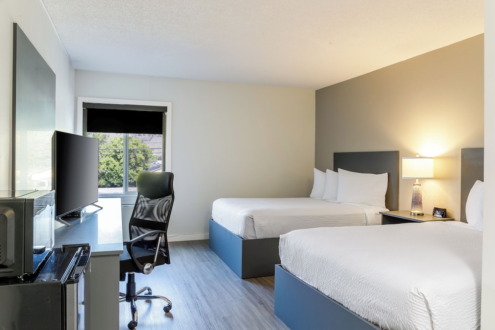 Deluxe Room, 2 Double Beds, Non Smoking, Refrigerator & Microwave