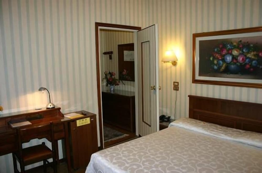 Double Room - Photo 9