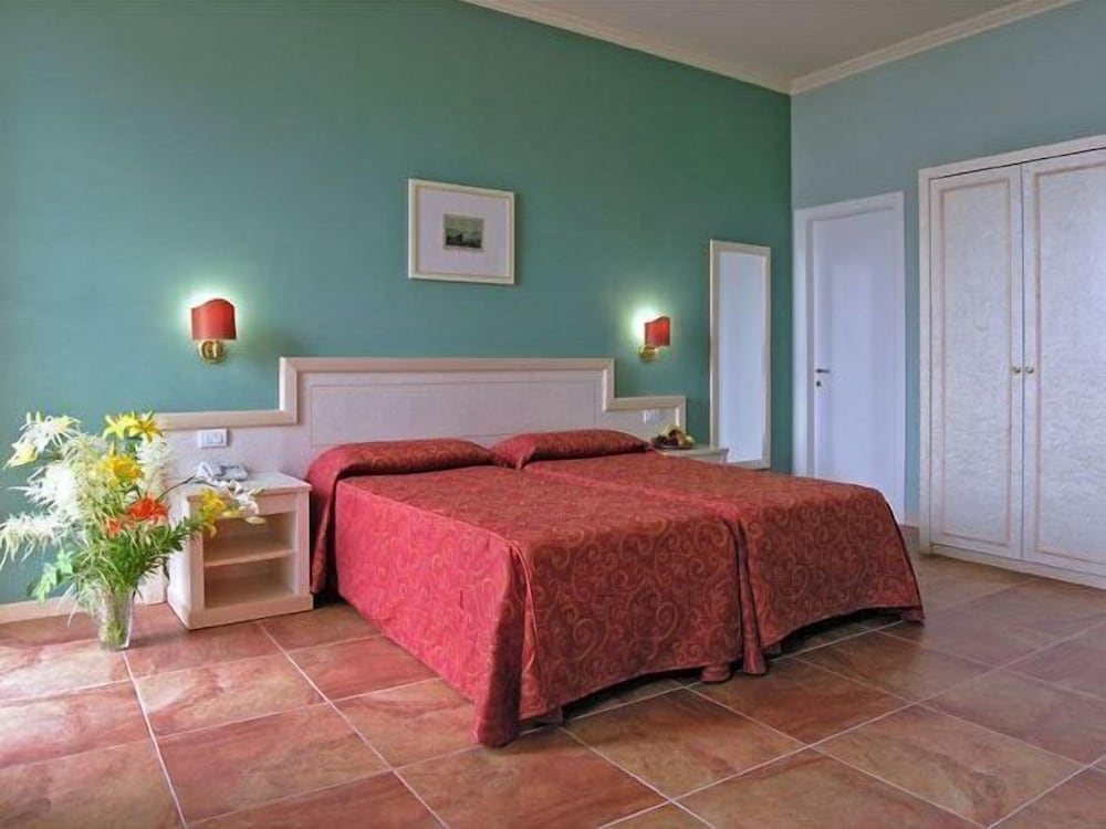 Double or Twin Room, Lake View photo 2