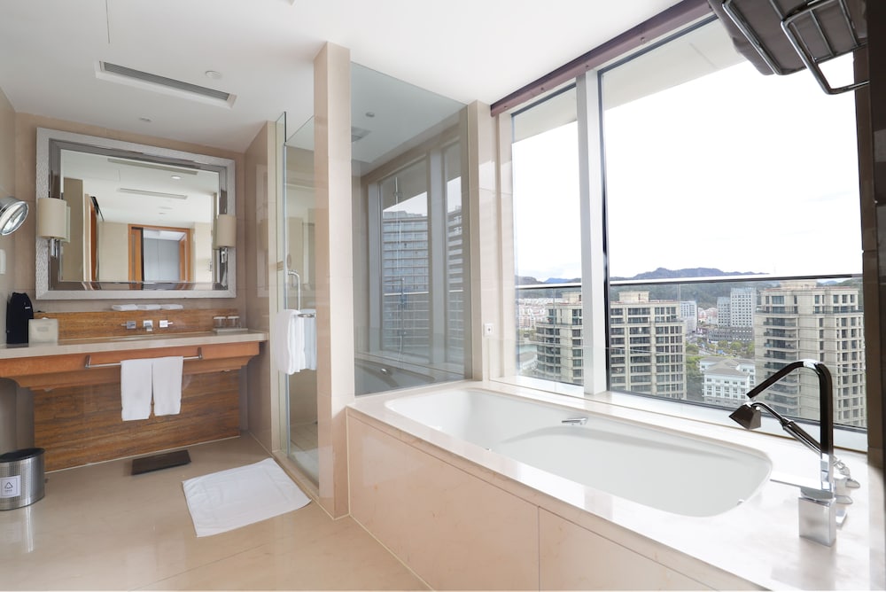 Club Suite, 1 Bedroom, Garden View - Photo 4