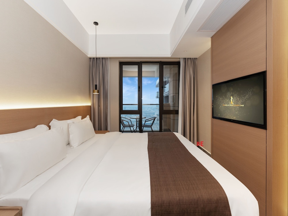 Suite, 1 Bedroom - Photo 2