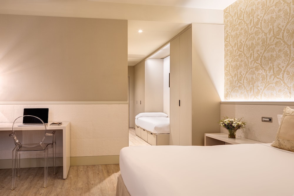 Triple Room (with Extra Bed) photo 3