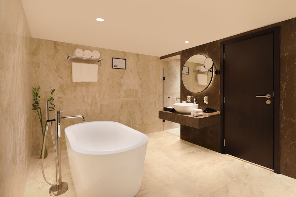 Premier Suite - Photo 3