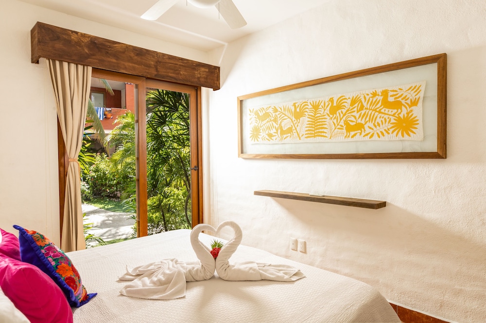Family Suite with Kitchenette and Walk to Pool photo 3