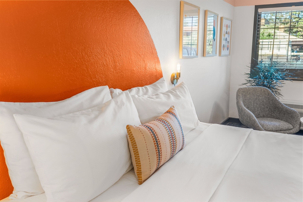 Room, 2 Queen Beds, Kitchenette photo 3