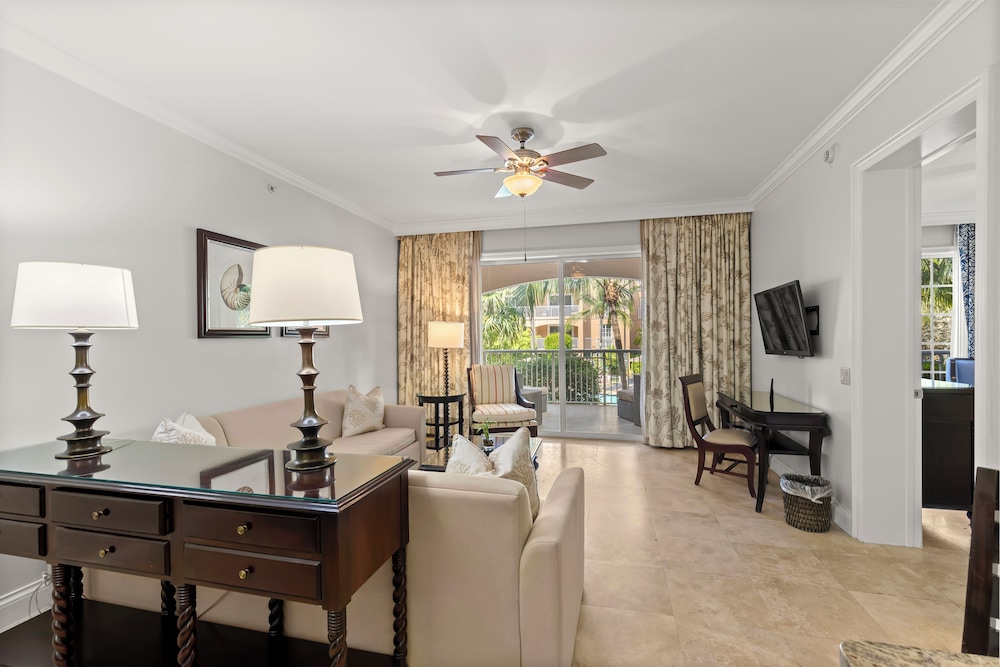 Pool View Suite - Photo 4