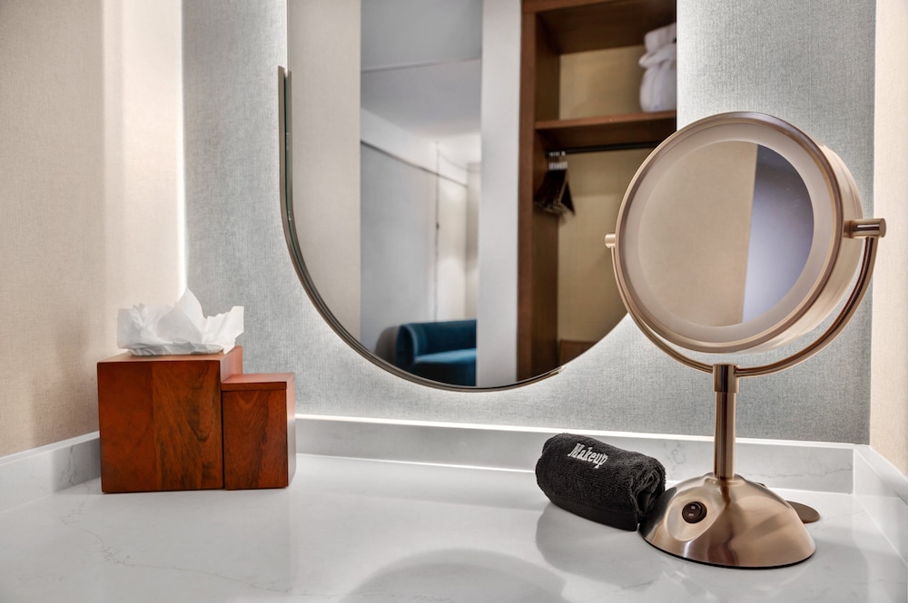 Premium Room, 2 Queen Beds, Accessible (Communications) - Photo 7
