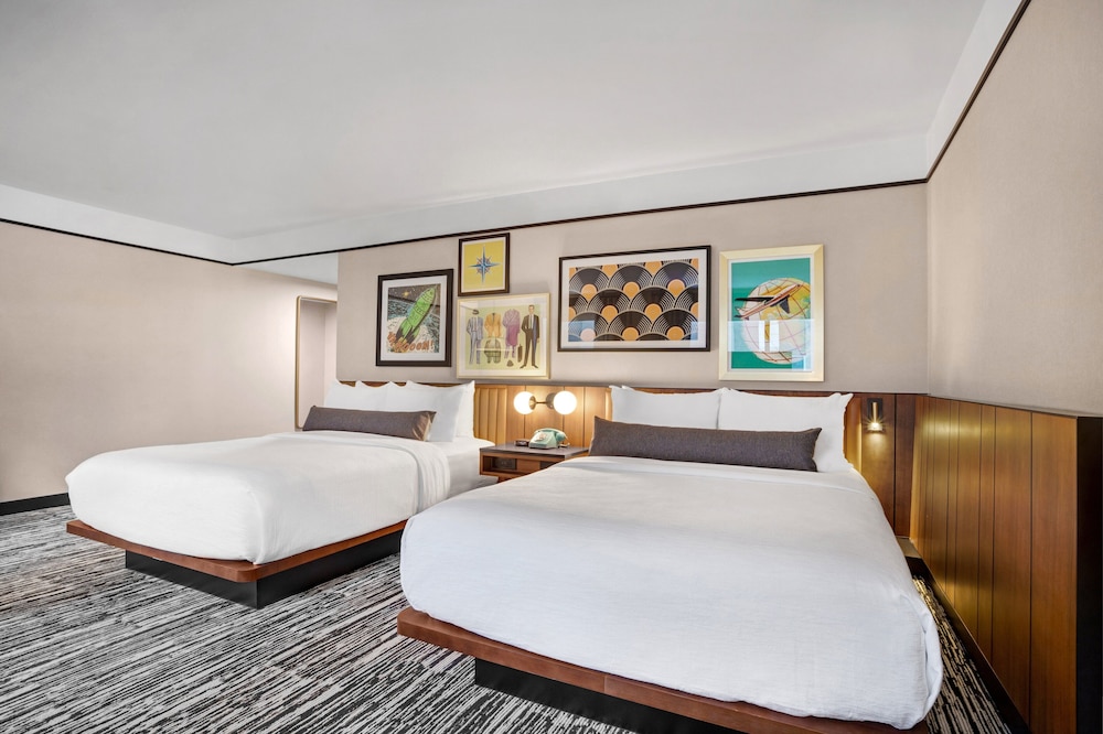 Premium Room, 2 Queen Beds, Accessible (Communications) - Photo 4