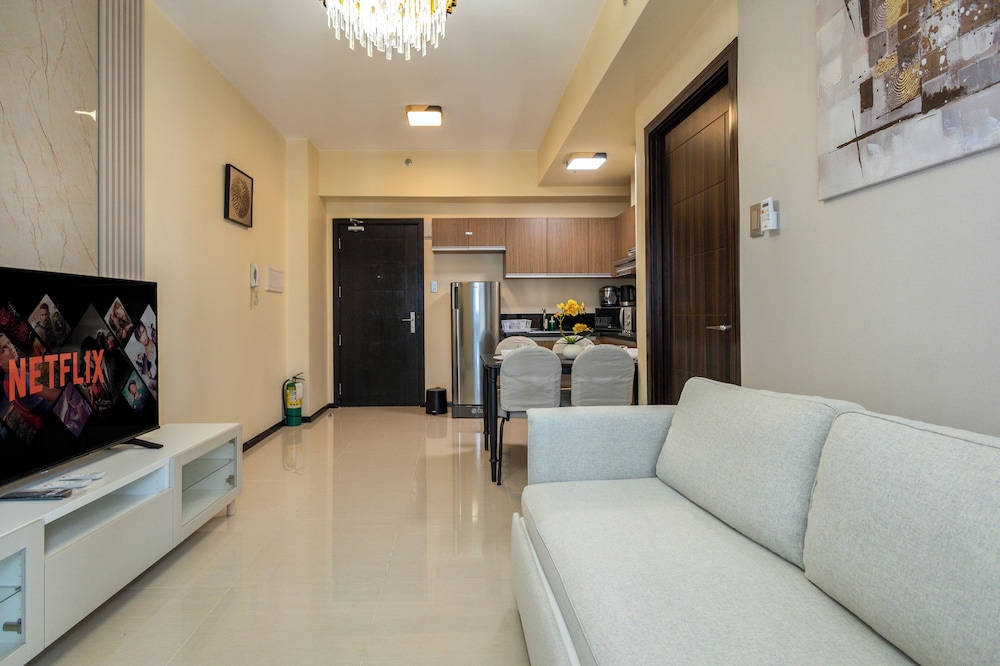 Deluxe Apartment, 1 Queen Bed with Sofa bed, Pool Access, Partial Sea View