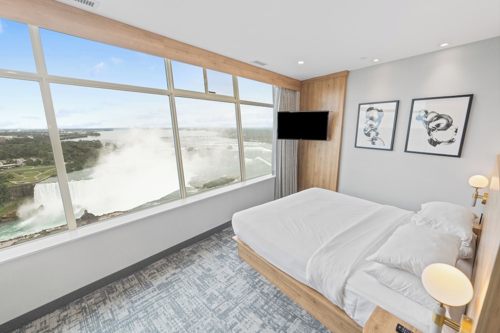 Canadian Fallsview Room photo 2