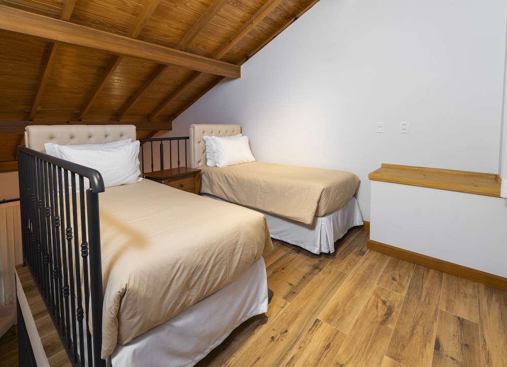 Deluxe Quadruple Room, Patio photo 1