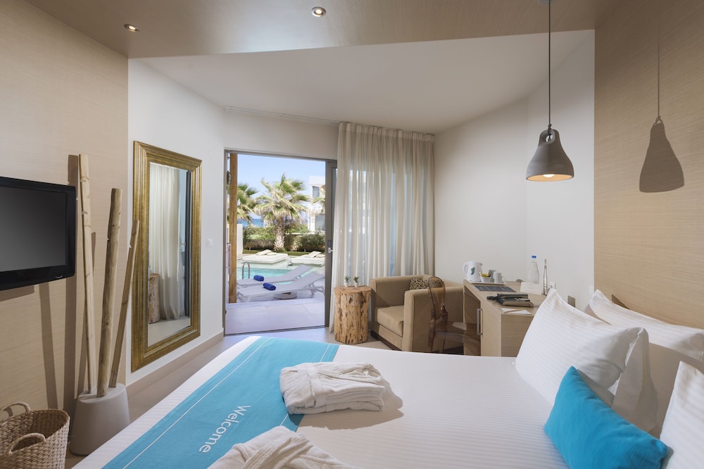 Cool Room with Sharing pool