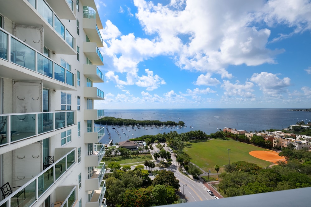 Deluxe Apartment, Balcony, Partial Ocean View1014