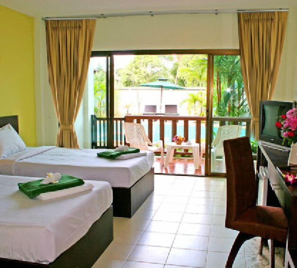 Deluxe Room (Pool Side) photo 1