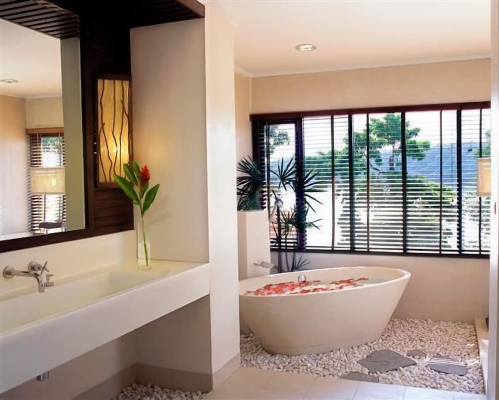 Villa (Studio with Jacuzzi) photo 2