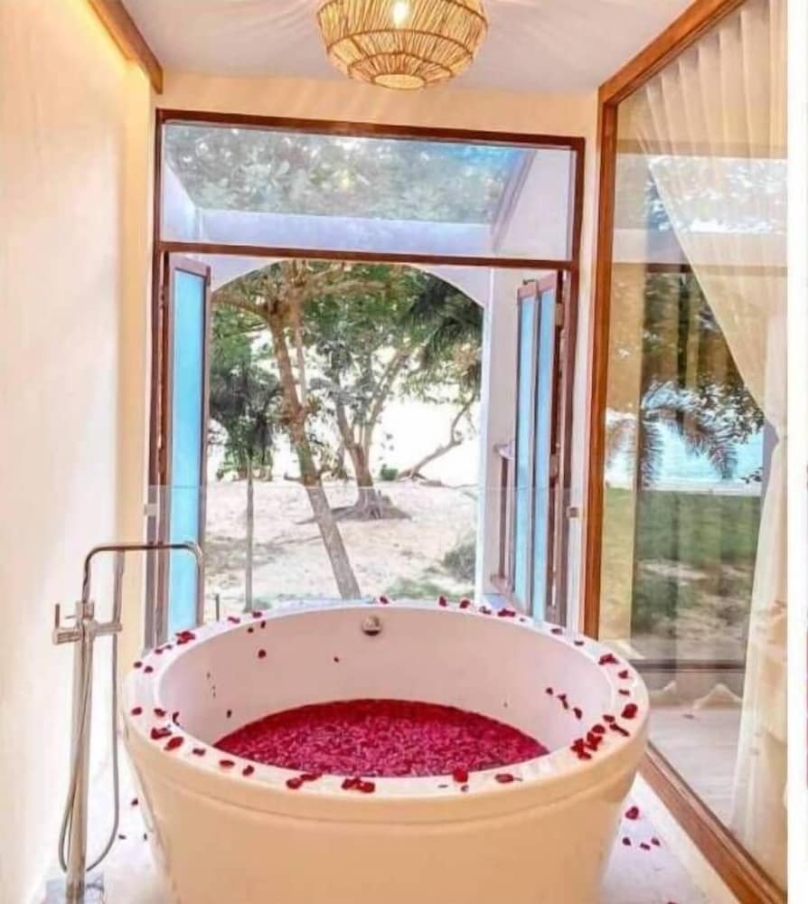 Superior Sea View with Bathtub