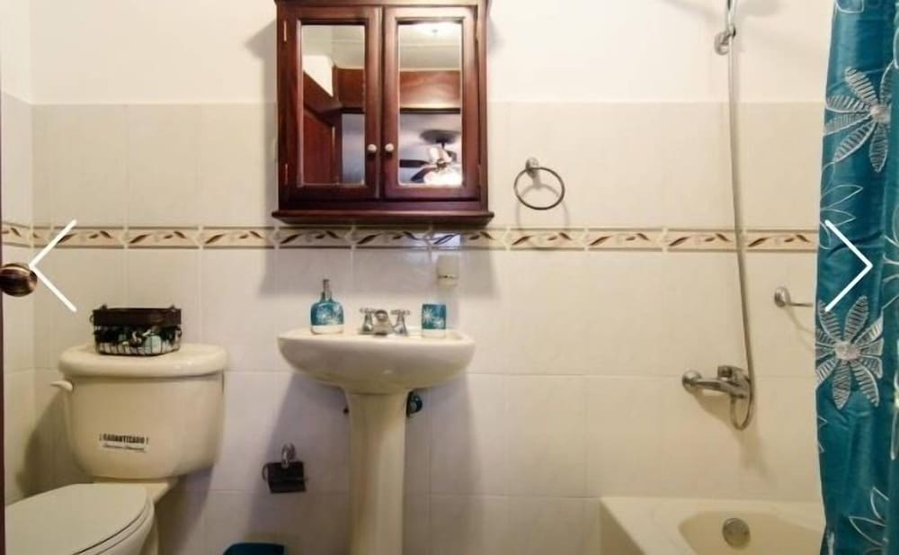 Beautiful 3 Bedroom Apt. With 1 A/C And 3 Tv photo 2