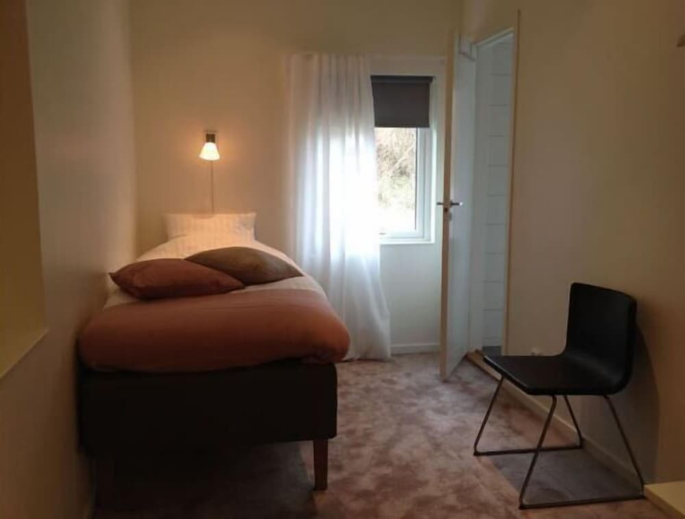 Single Room, Private Bathroom