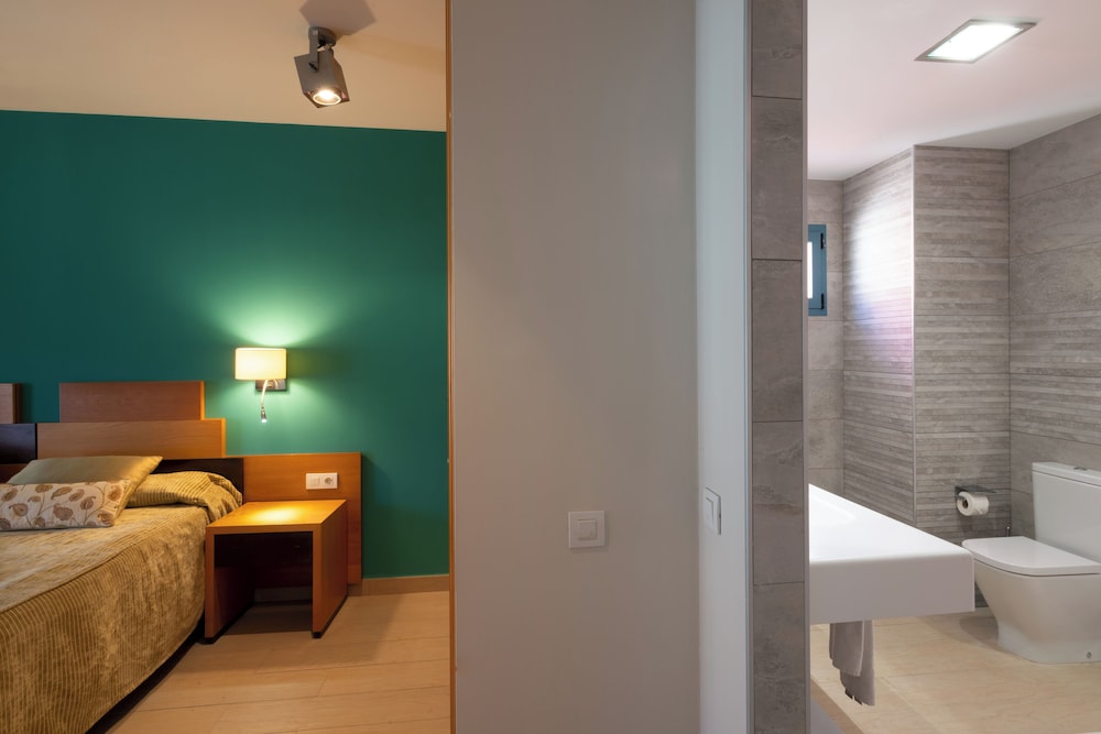 Two-Bedroom Apartment Plus with Large Balcony (3 adults + 1 child)