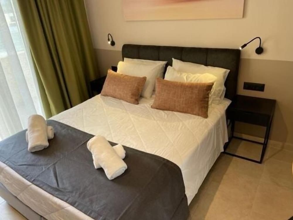 Deluxe Double Room - Photo 1