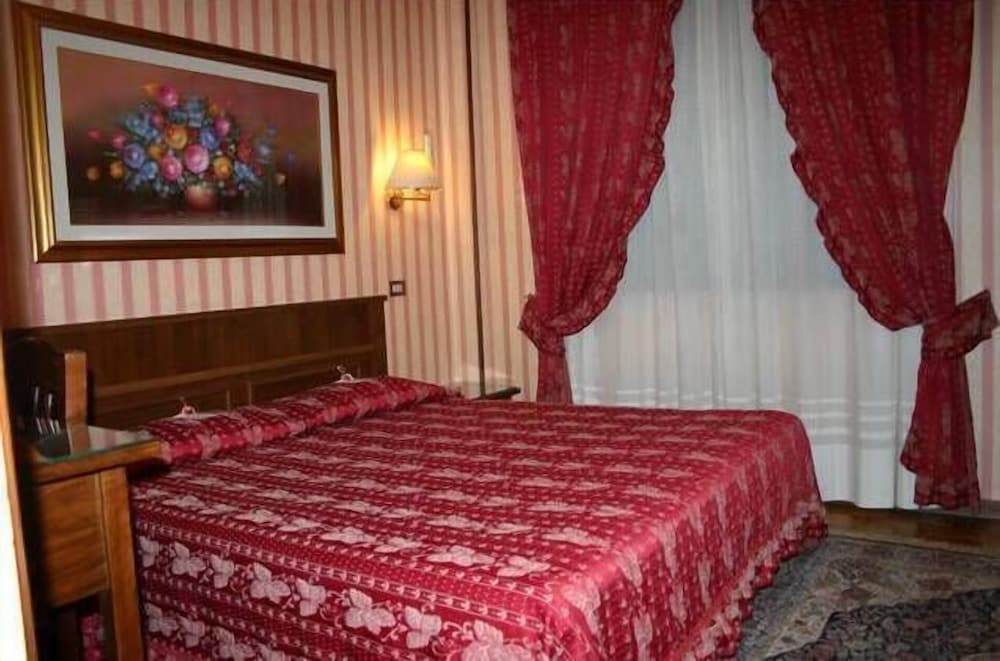 Double Room - Photo 12