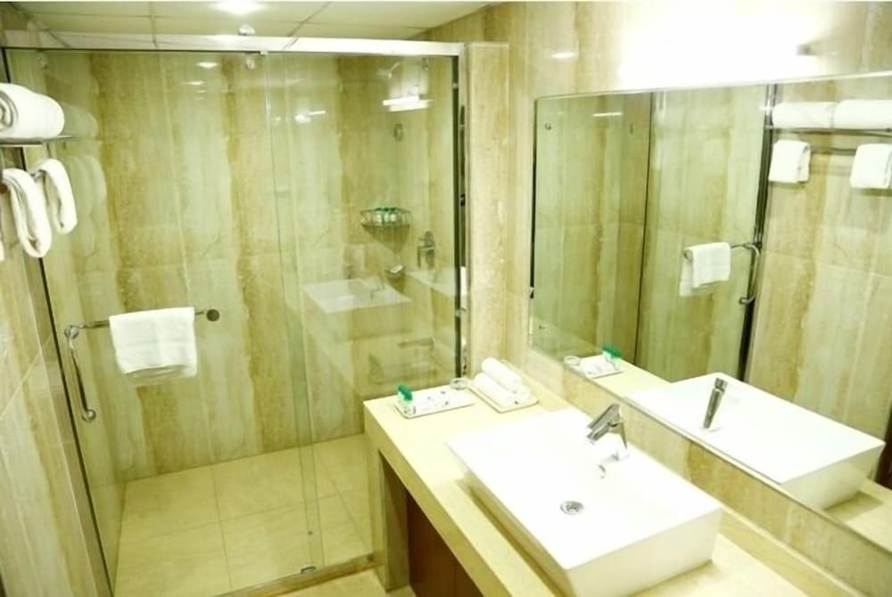 Club Room, 1 Bedroom, Non Smoking, City View photo 2