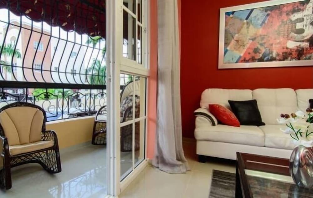 Colorful 2 Bedroom Apt With 3 A/C photo 2