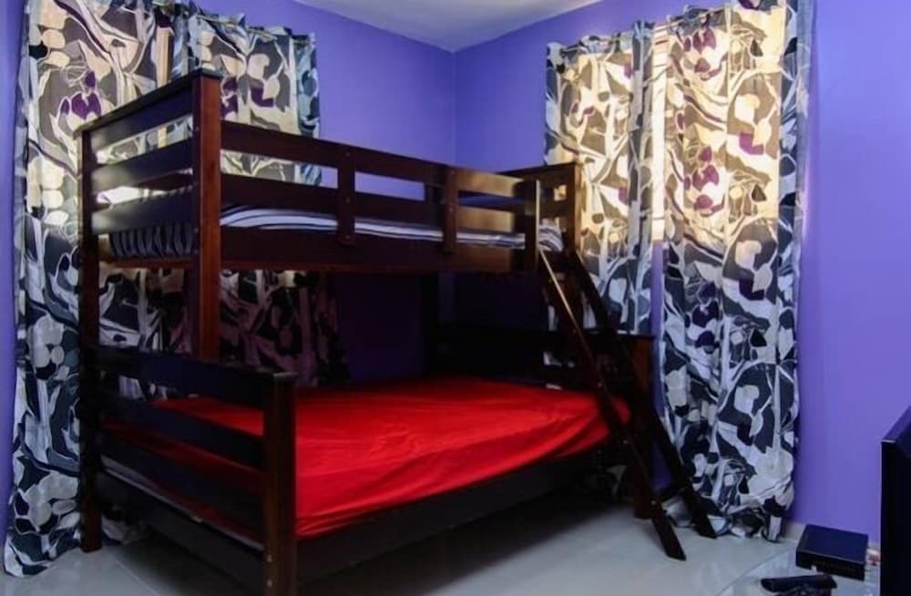 Colorful 2 Bedroom Apt With 3 A/C photo 1