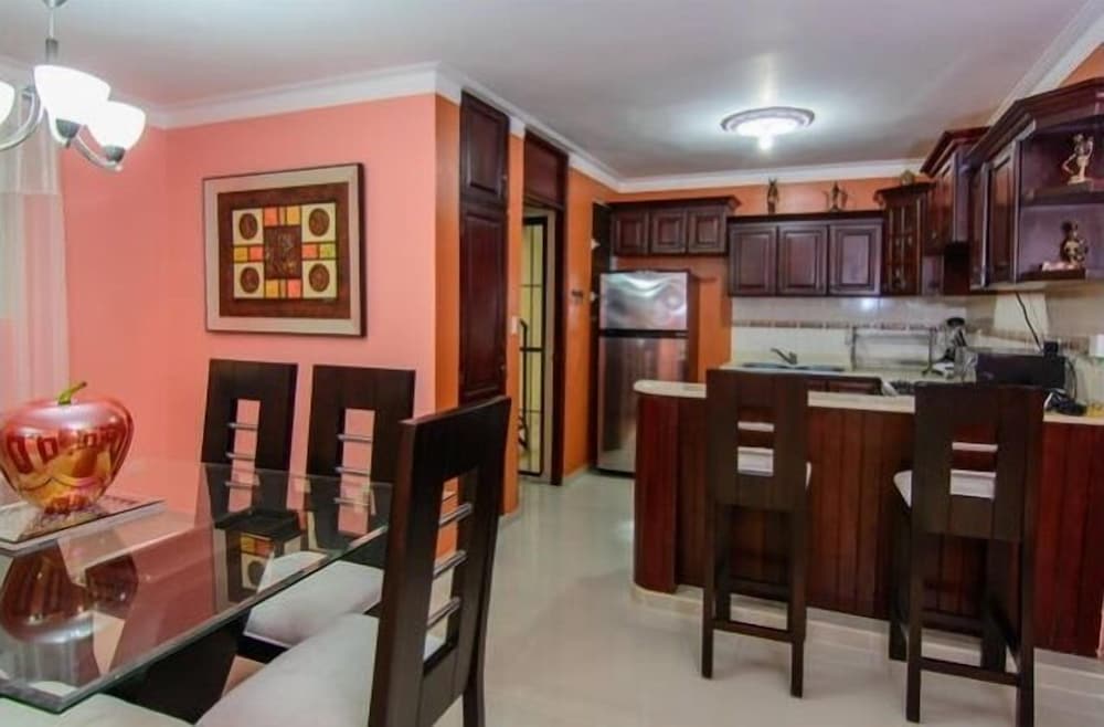 Colorful 2 Bedroom Apt With 3 A/C photo 3
