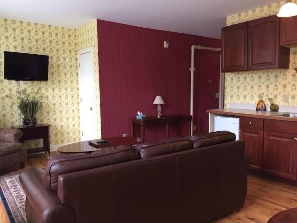 Suite, 1 King Bed, Jetted Tub photo 2