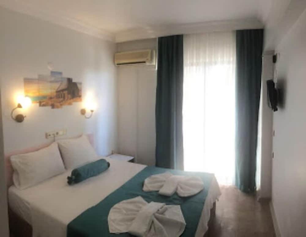 Standard Double Room, 1 Queen Bed, Smoking, Sea View photo 2