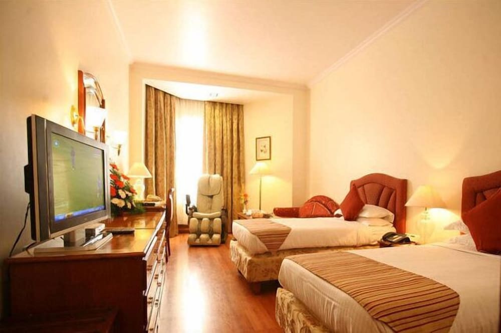 Deluxe Room, 1 King Bed photo 2