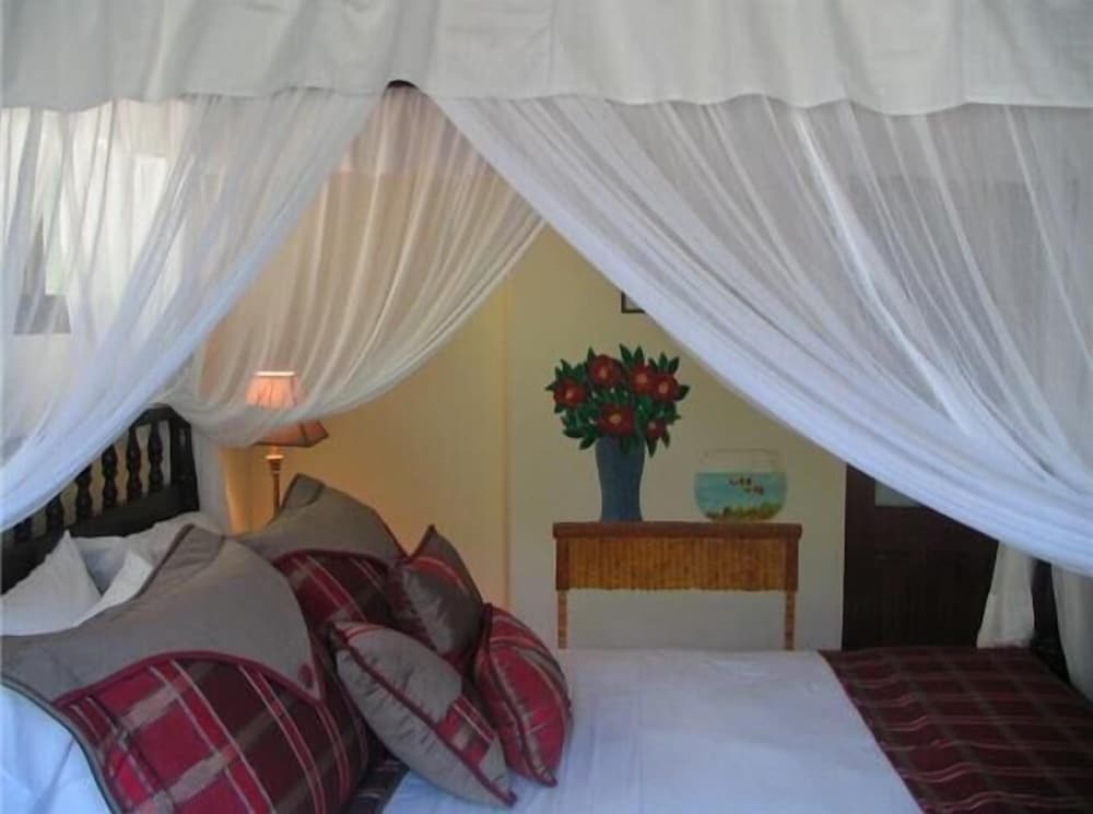 Bed & Sleeping Area