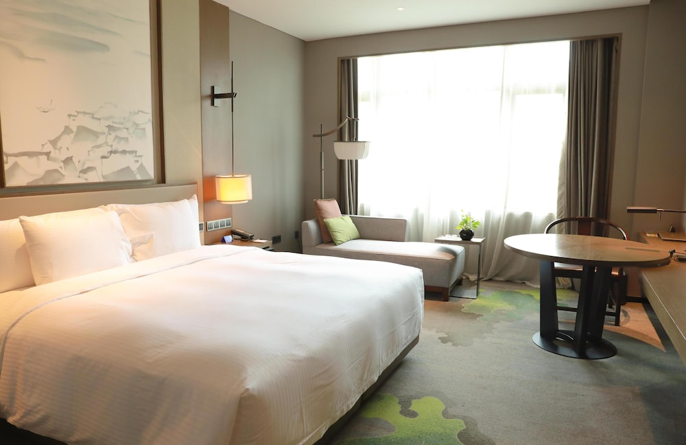 Standard Single Room, 1 King Bed, Courtyard View photo 1