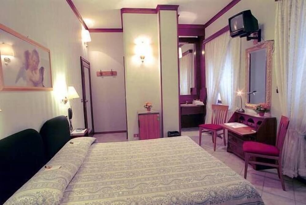 Double Room - Photo 7