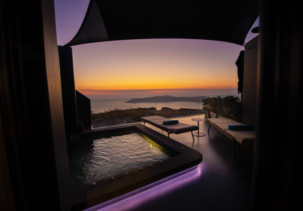 Solar Two Bedroom Villa with Heated Plunge Pools, photo 6