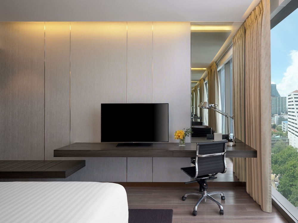 Club Room (Lounge Access) - Photo 6