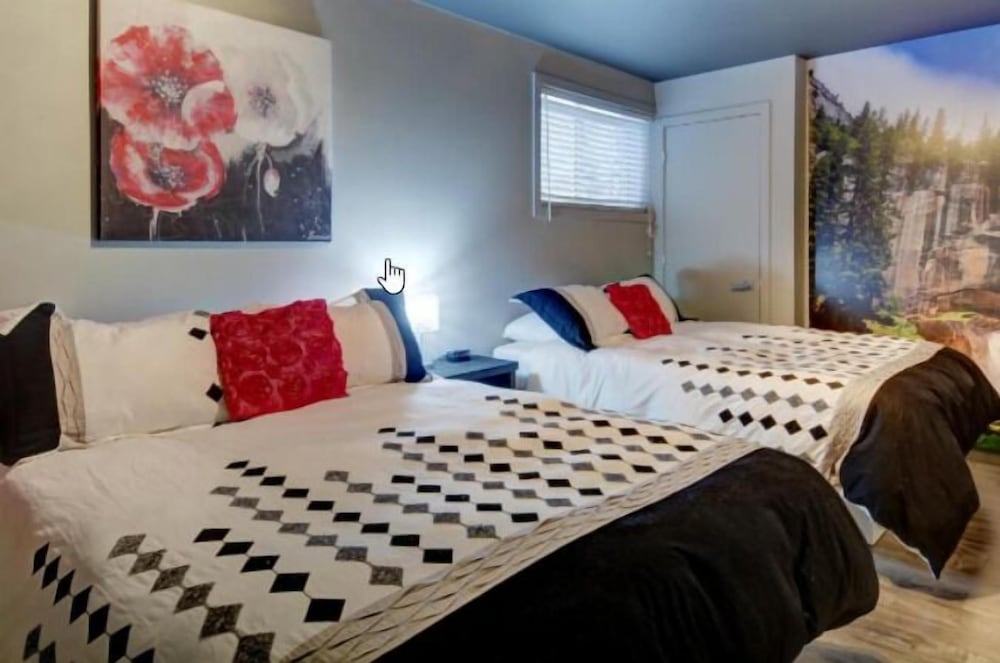 Deluxe Chalet, 4 Bedrooms, Non Smoking, Mountain View photo 1