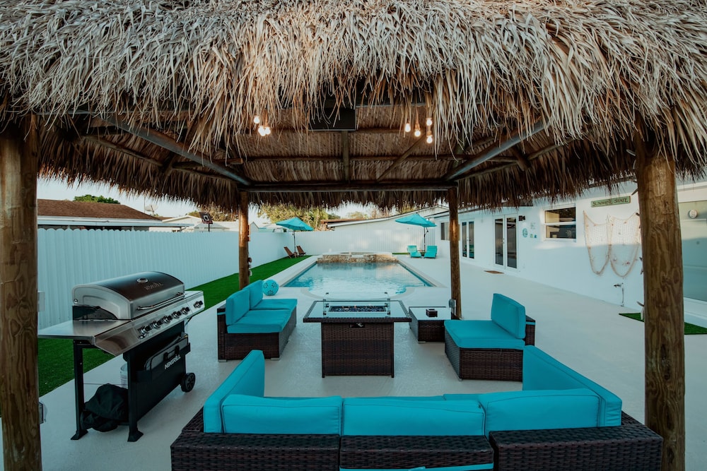 Maggie Home In Kendall - Pool And Tiki Bar, Photo 12