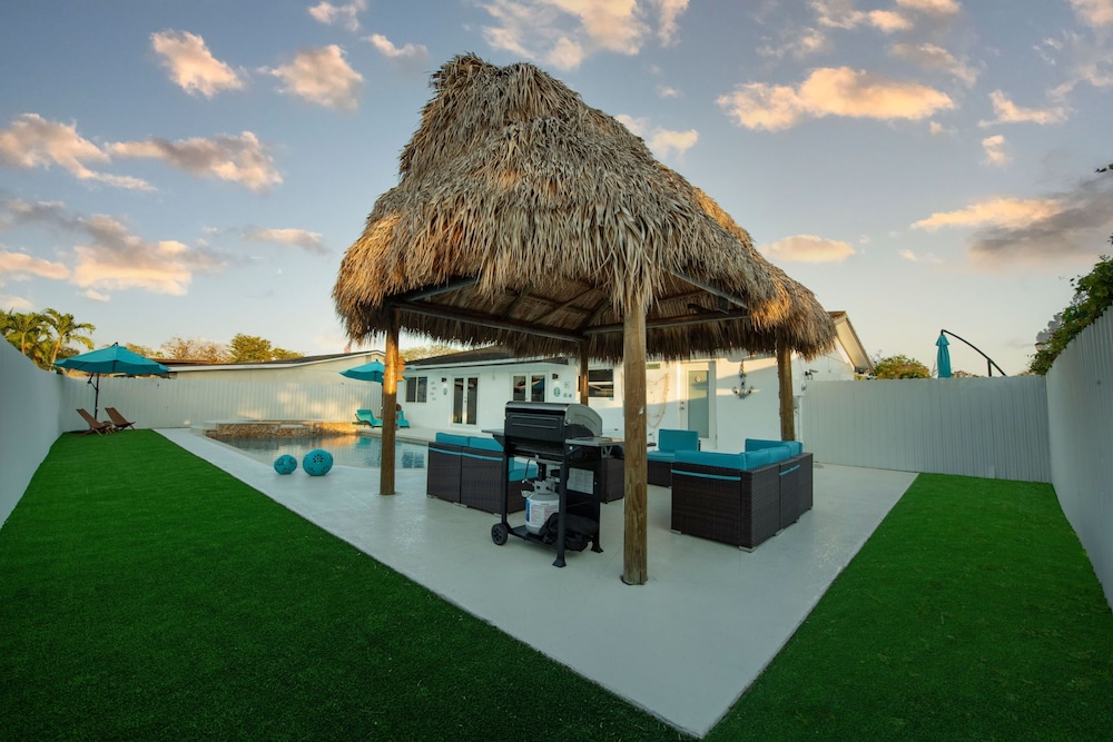 Maggie Home In Kendall - Pool And Tiki Bar, Photo 11