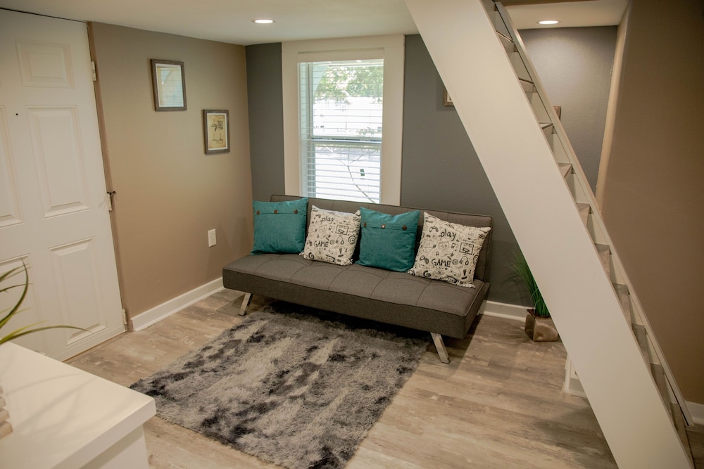 Family Home with Private Pool Yard Only 24 Mi to Disney, Bilde 9