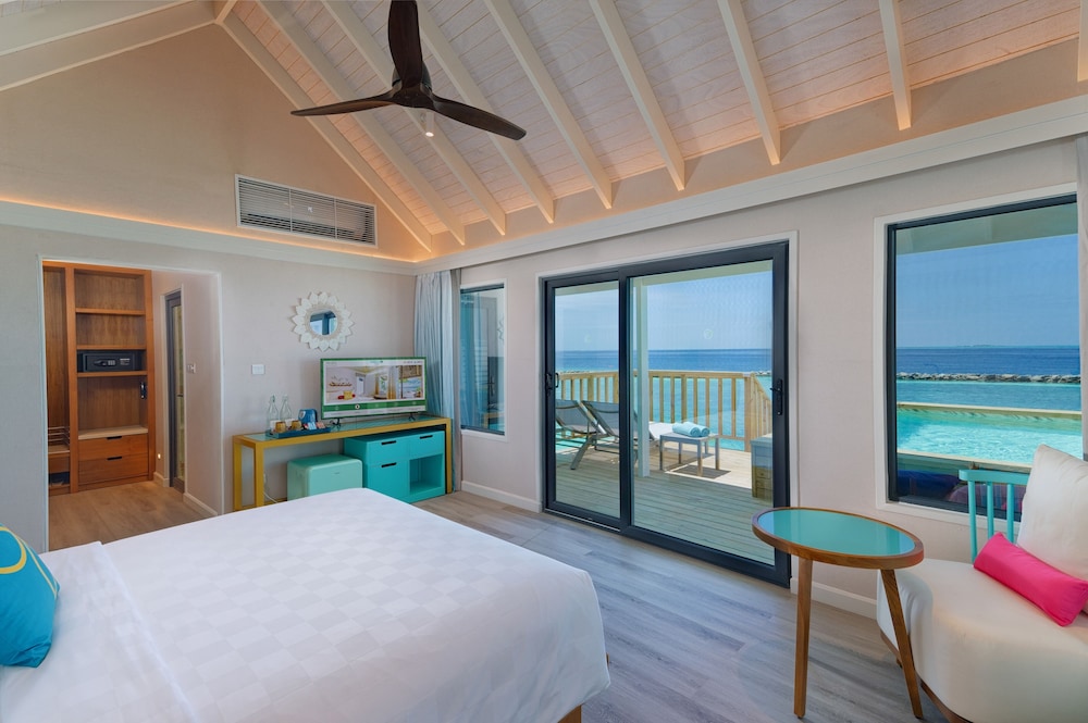 Sunrise Water Villa with Pool photo 3