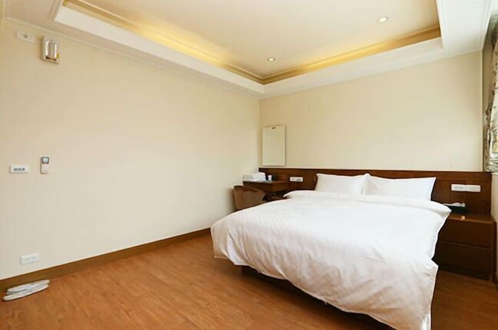 Standard Double Room, Shared Bathroom photo 3
