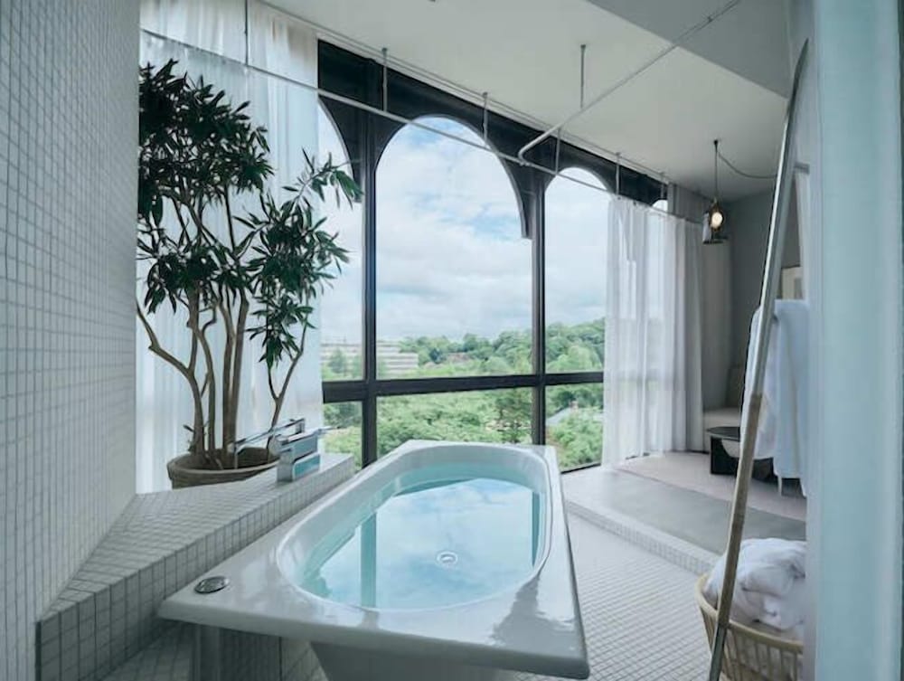 City Room, 1 King Bed, Ensuite, City View - Photo 6