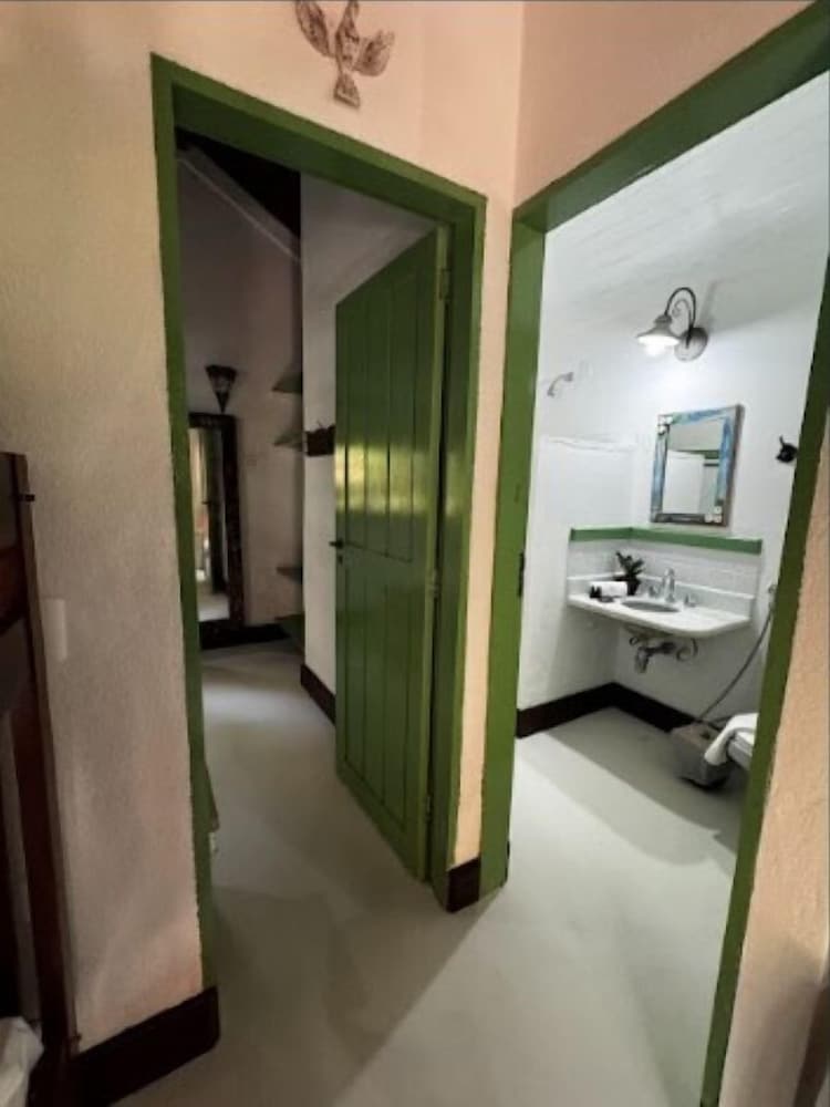 Family Room, 1 Bedroom - Photo 16